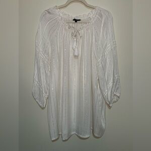 Women’s 2x: Soft white rayon top w/silver metallic stitching. Raglan 3/4 sleeves